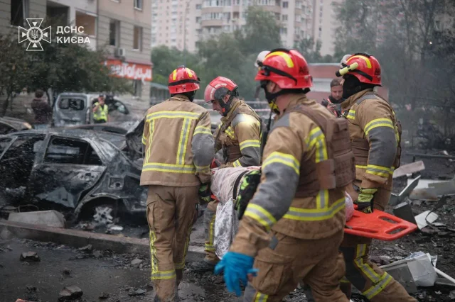 росіяни вкотре масовано атакували Київ ракетами_3