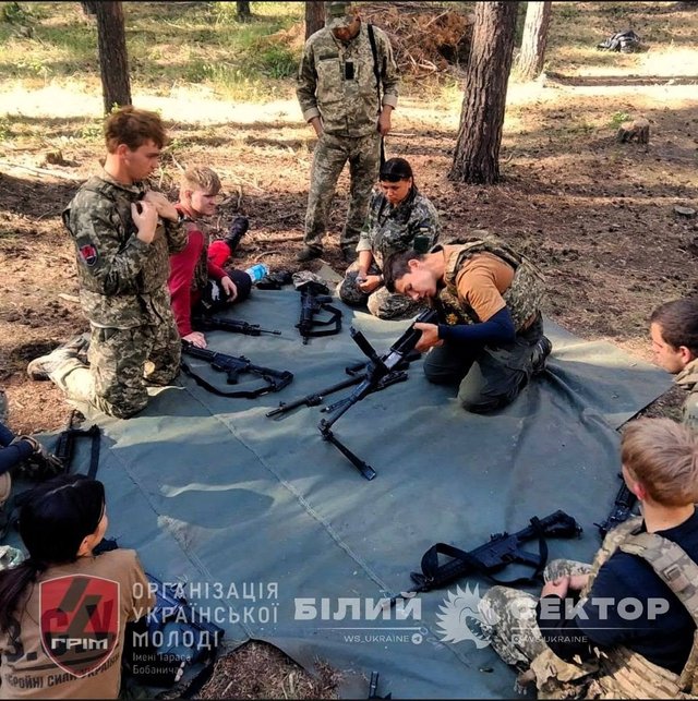 ОУМ «ГРІМ» і «Білий сектор» провели дводенний всеукраїнський вишкіл_4