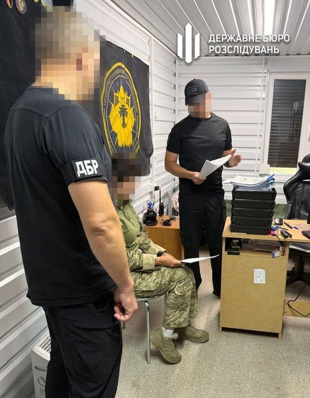 Правоохоронці прийшли з обшуками до понад 100 ТЦК по всій Україні_3