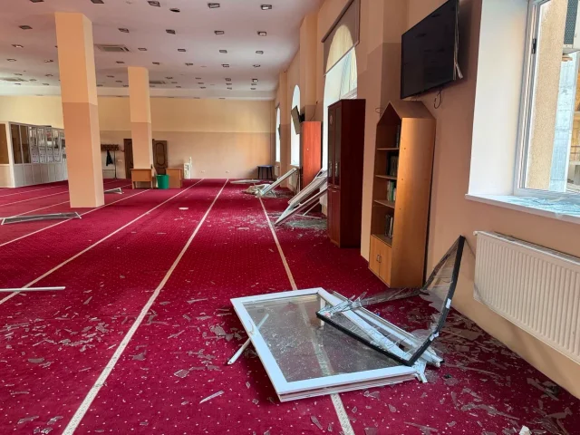 російська атака на Київ пошкодила головну мечеть Духовного управління мусульман України_4