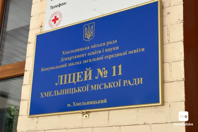 Жінки звинувачують учителя в домаганнях в той час, коли вони були дітьми_9