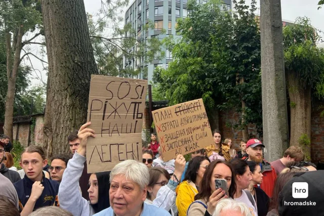 «Ми не підемо звідси». На Теремках у Києві тривають мітинги проти вирубки дерев_2