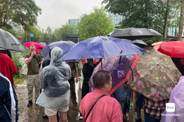 «Ми не підемо звідси». На Теремках у Києві тривають мітинги проти вирубки дерев_4