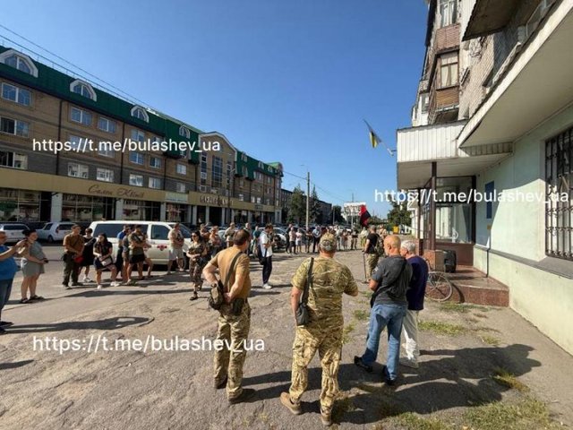 У Кременчуці ветерани та побратими зібралися біля суду на підтримку Олександра Оловаренка_4