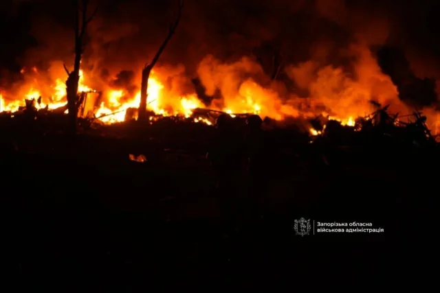 росіяни вбили 6 людей під час атаки на Запоріжжя ракетами та керованими авіабомбами_1