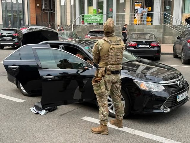 БЕБ і Нацполіція проводять слідчі дії біля будівлі колишнього «Укравтодору» — Плінський_4