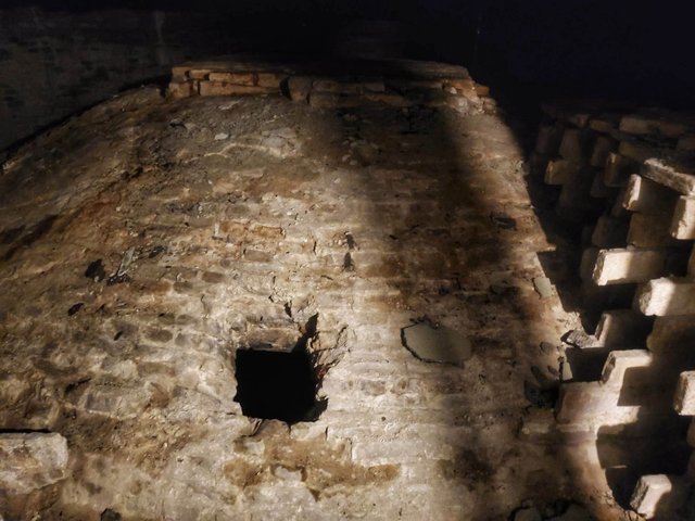 Закритий цоколь Пирогощі: доступ до пам’ятки фактично заблокований_4