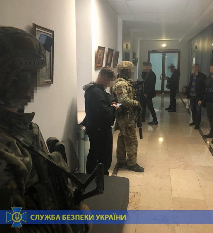 Генпрокуратура та СБУ провели обшуки в одеському аеропорту Генпрокуратура та СБУ провели обшуки в одеському аеропорту