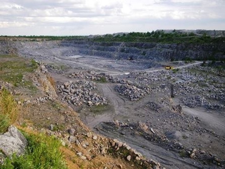 Заради дешевого граніту підприємливі ділки знищують історичну пам'ятку Приазов'я_1