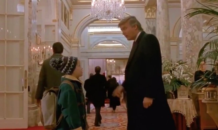 Дональд Трамп сам удома Дональд Трамп сам удома