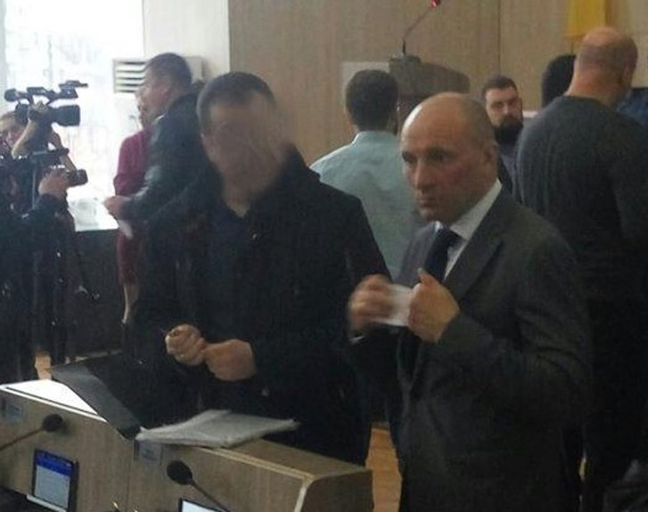 СБУ вручила повістку на допит меру Черкас_1