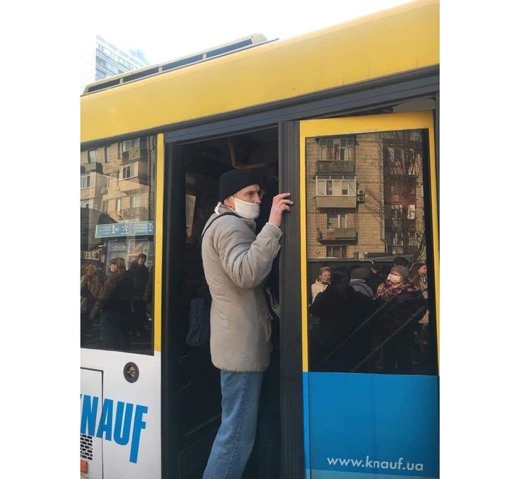 Як Київ переживає закриття метро та інші «карантинні негаразди» (фото)_4