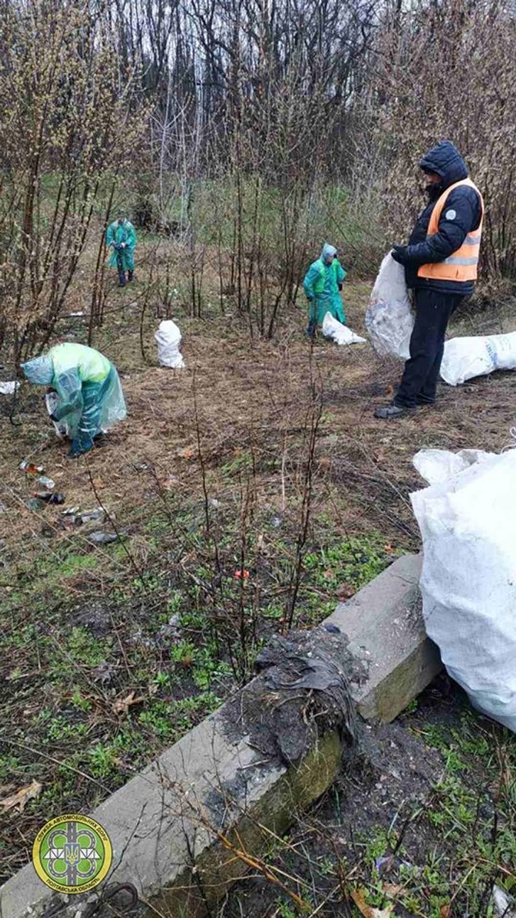 10 вантажівок сміття зібрали на узбіччях доріг Полтавщини_1