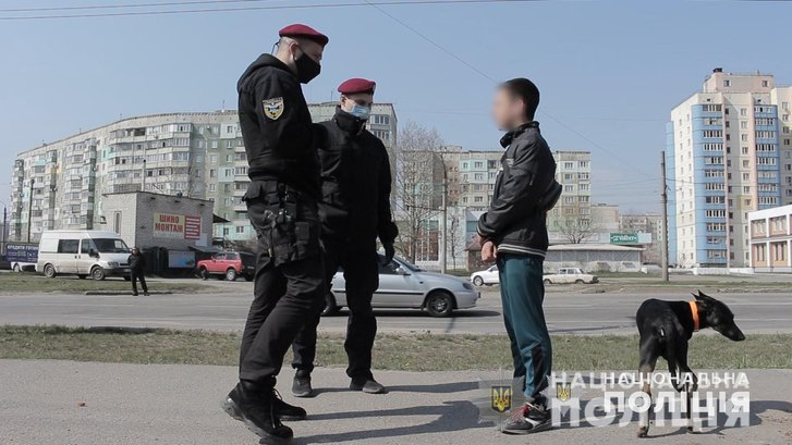 У парках Полтави поліція роздає маски і попереджає про штрафи_1