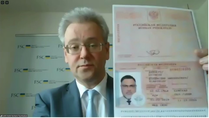 Україна продемонструвала російські паспорти ватажка «ДНР» і «представників» ОРДЛО в ТКГ_1