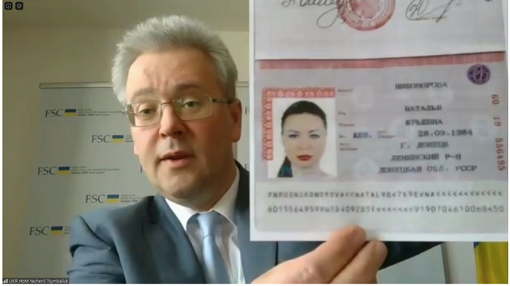 Україна продемонструвала російські паспорти ватажка «ДНР» і «представників» ОРДЛО в ТКГ_2