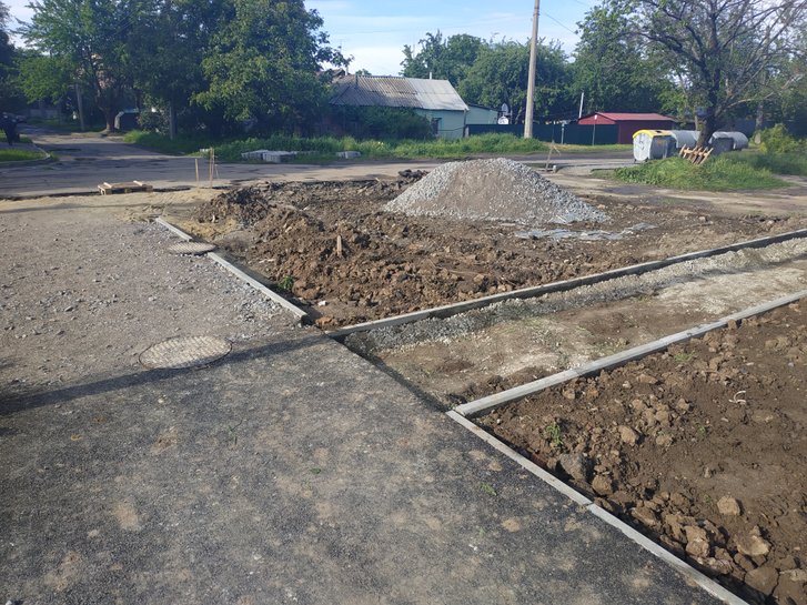 Оновлення тротуару на вулиці Квітуча Оновлення тротуару на вулиці Квітуча