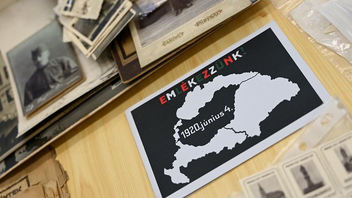 Мапа втрачених Угорщиною територій за Тріанонською угодою 1920 року Мапа втрачених Угорщиною територій за Тріанонською угодою 1920 року