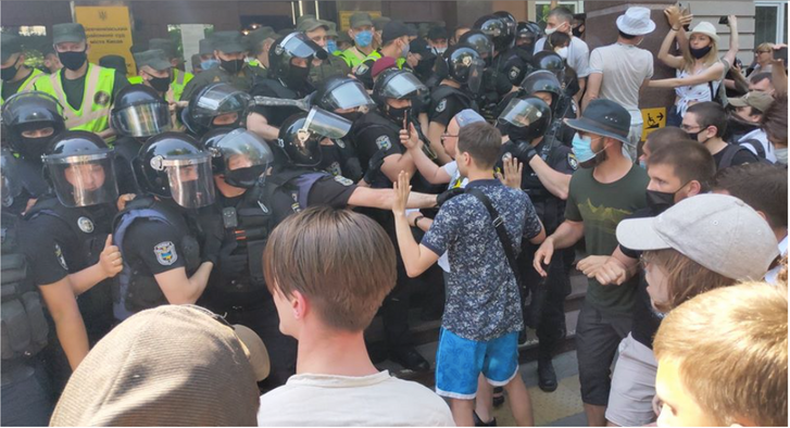 Суд продовжує обирати запобіжний захід активісту Стерненку_1