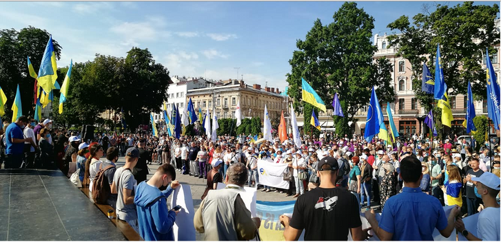 Під Радою на мовний протест зібралося близько двох тисяч людей_1