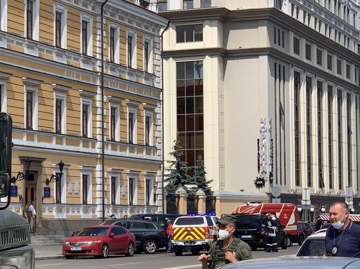 У Києві евакуюють бізнес-центр через можливість теракту_3