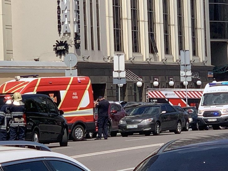 У Києві евакуюють бізнес-центр через можливість теракту_4