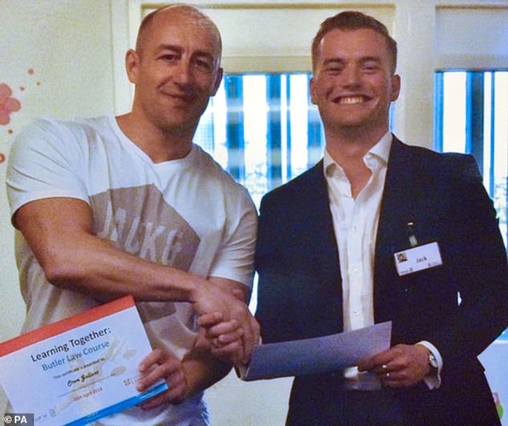 Королева Британії помилував засудженого за вбивство, який торік допоміг знешкодити терориста_1