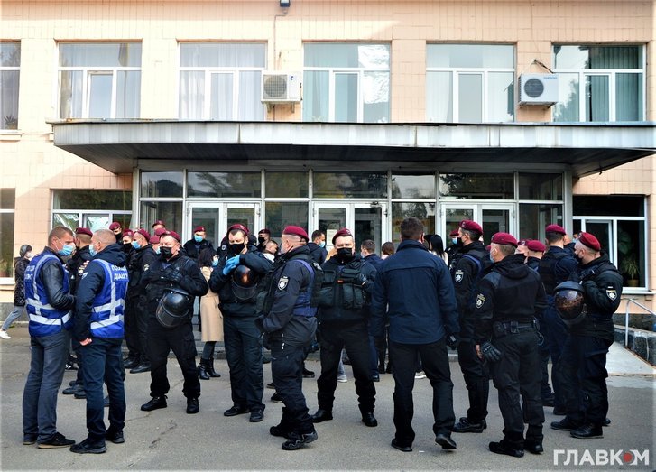 У столиці тривають спроби захопити Олімпійський коледж_2