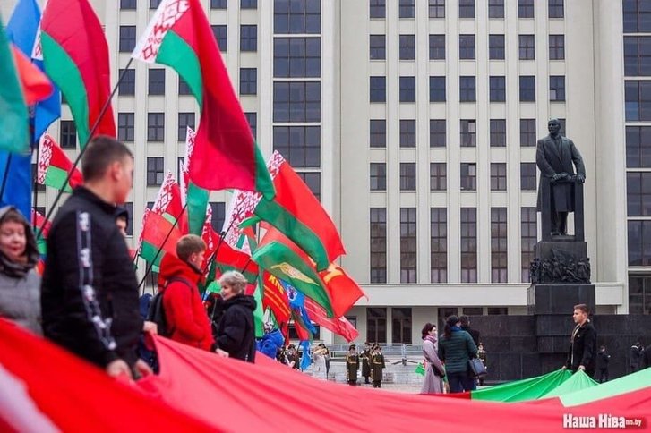 Прихильники Лукашенка відзначили річницю більшовицького перевороту_1