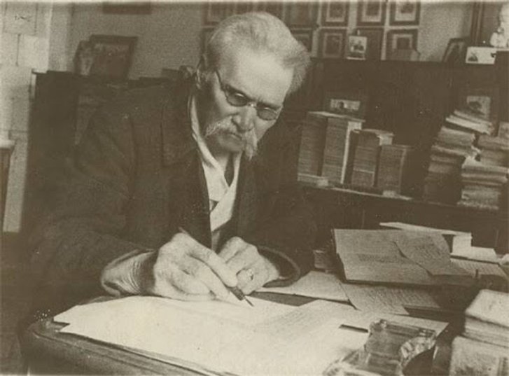 Дмитро Яворницький за роботою (Дніпропетровськ, 1920-ті) Дмитро Яворницький за роботою (Дніпропетровськ, 1920-ті)