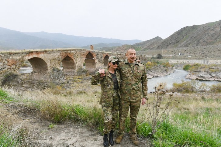 Подружжя Алієвих відвідало звільнений Карабах_1