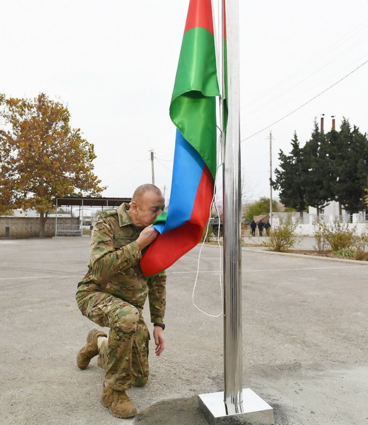 Подружжя Алієвих відвідало звільнений Карабах_2