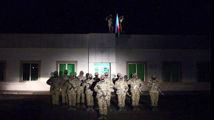 Азербайджанські війська увійшли у звільнене від окупантів місто Лачин_1