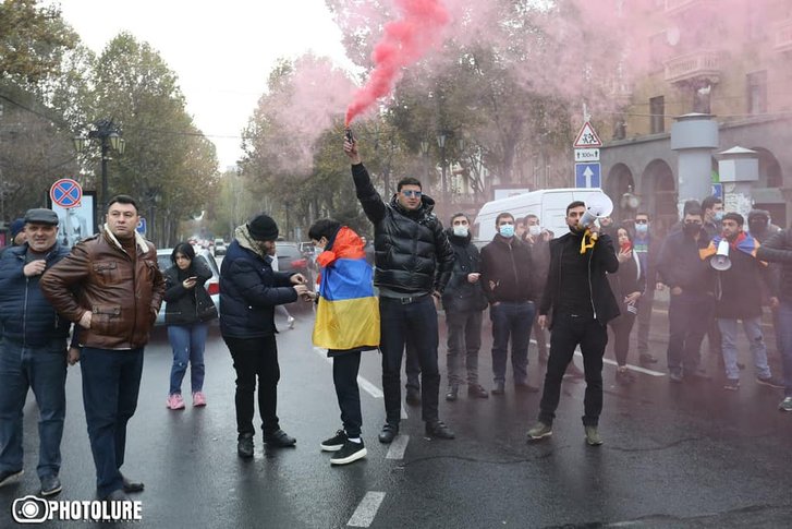 Вірменська опозиція закликала громадян до «мирного перевороту»_2