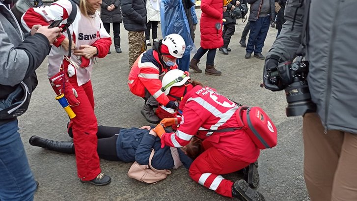 В “кращих традиціях” беркутів: МВС не дозволяє встановлювати підприємцям на Майдані намети_1