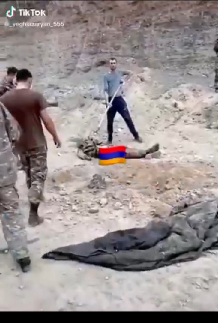 Вірмени опублікували відео спалення азербайджанського військового_1