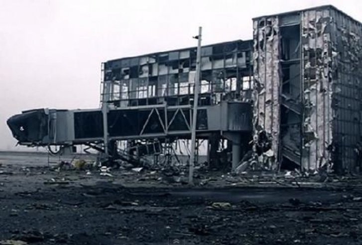Україна вшановує кіборгів, які 242 дні обороняли ДАП_1