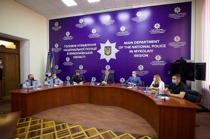 А. Аваков представляє нове керівництво ГУ НП у Миколаївській області А. Аваков представляє нове керівництво ГУ НП у Миколаївській області