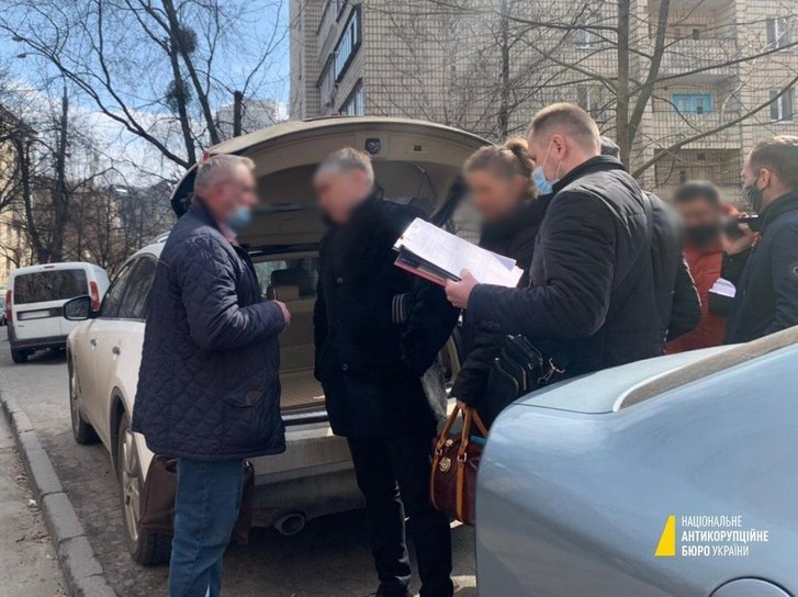 НАБУ затримало на хабарі у 100 тисяч доларів брата голови Окружного адмінсуду Вовка (Оновлюється)_5