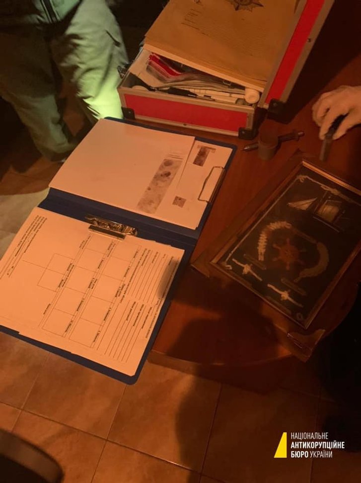 НАБУ затримало на хабарі у 100 тисяч доларів брата голови Окружного адмінсуду Вовка (Оновлюється)_6