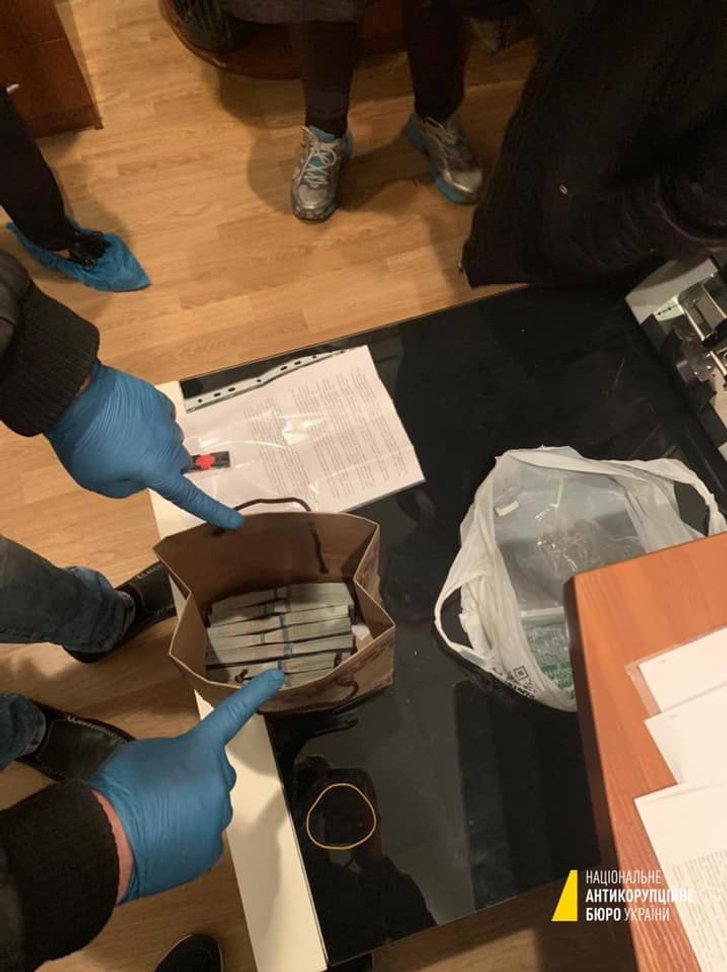 НАБУ затримало на хабарі у 100 тисяч доларів брата голови Окружного адмінсуду Вовка (Оновлюється)_7