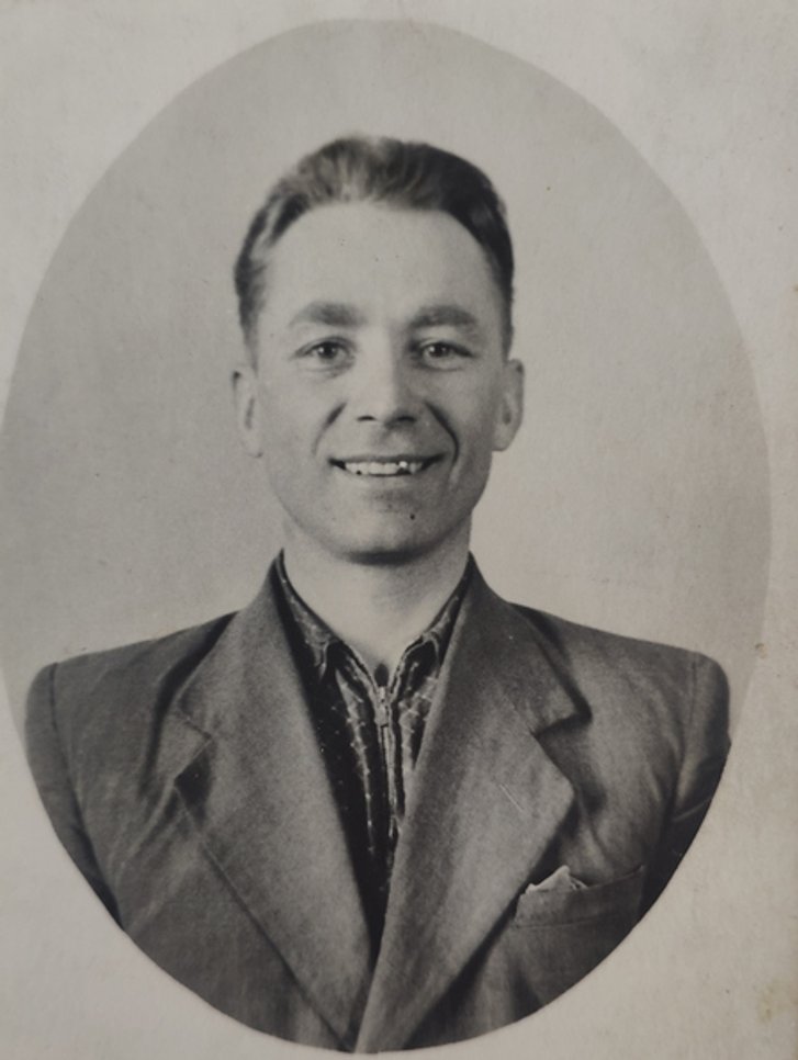 Іван Гончарук навесні, 1955 р. Іван Гончарук навесні, 1955 р.