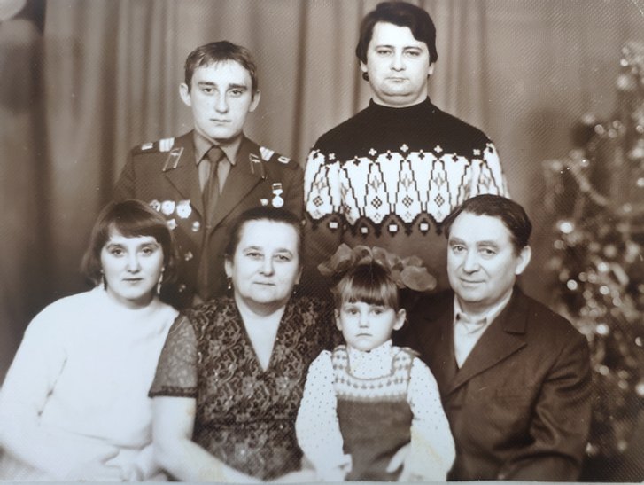 У колі сімї 1984 р. У колі сімї 1984 р.
