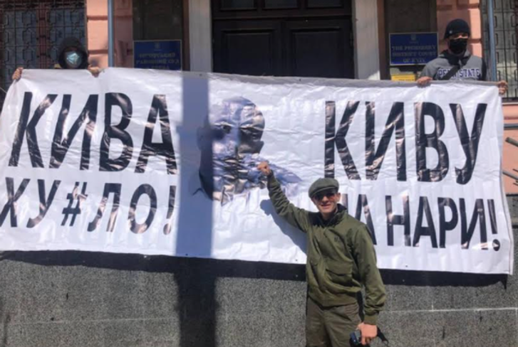 Кива зриває суд у справі про бійку з ветераном Майманом та погрожує йому в'язницею_1