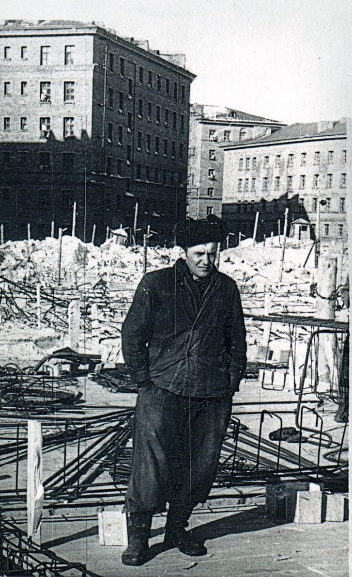 Михайло Баканчук під час заслання в Норильську, 1956 рік. Михайло Баканчук під час заслання в Норильську, 1956 рік.