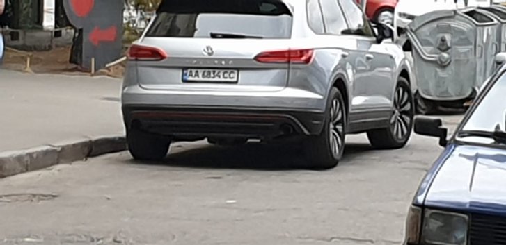Volkswagen Touareg на якому пересувається Голбан Volkswagen Touareg на якому пересувається Голбан