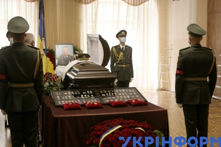 Роздуми під час прощання з генералом Віктором Гвоздем_2