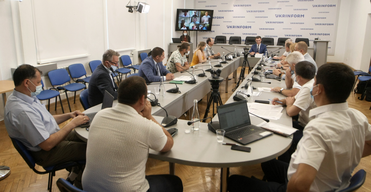 Учасники другого круглого столу