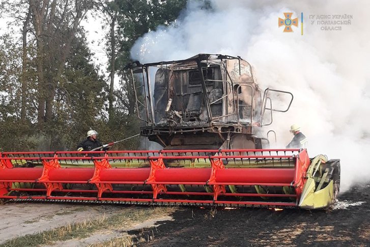 В Полтавському районі під час руху загорівся комбайн_1