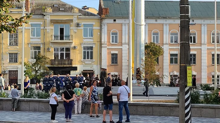 Сквер пам’яті Героїв України на розі вул. Небесної Сотні та вул. Гагаріна в м. Полтава. Сквер пам’яті Героїв України на розі вул. Небесної Сотні та вул. Гагаріна в м. Полтава.